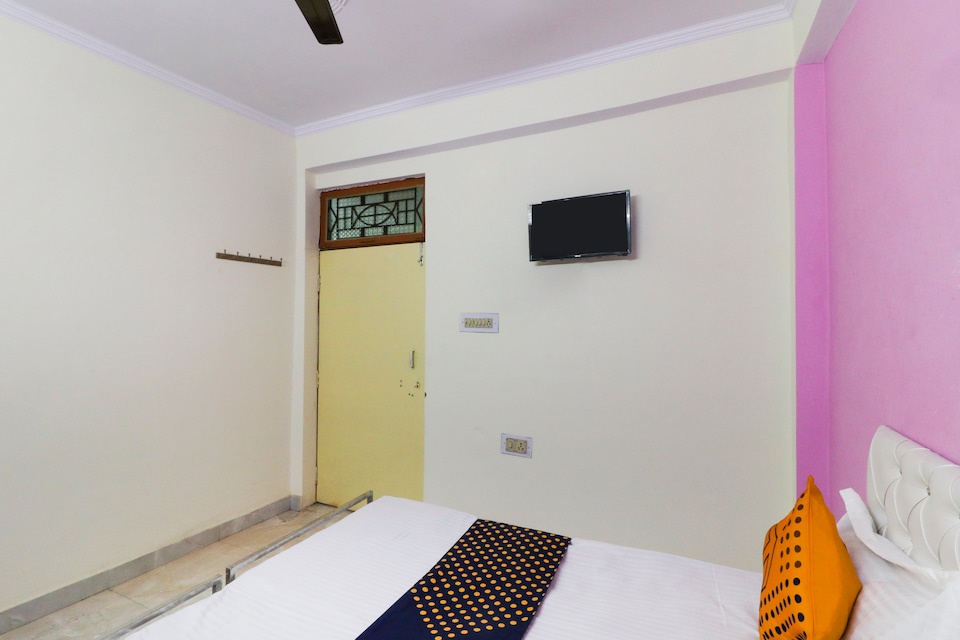 SPOT ON Vrindavan Lodge, Jhusi, Prayagraj