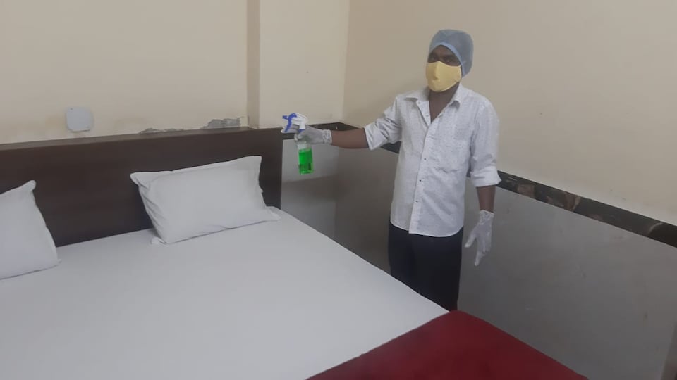 OYO 68571 Nahargarh Palace Hotel, Hawa Mahal, Jaipur