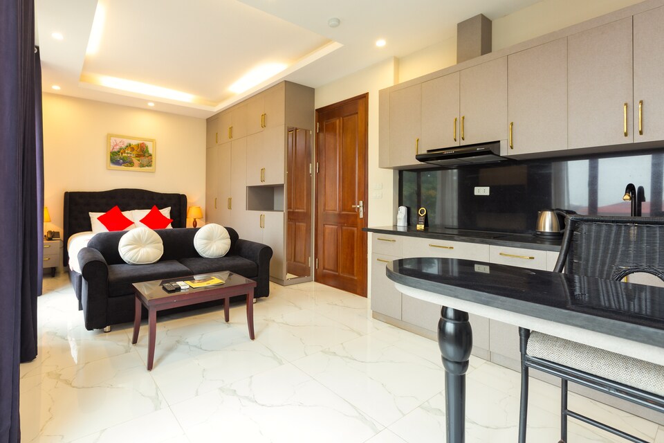 OYO 779 Aisha Hotel And Apartment, Tay Ho, Hà Nội