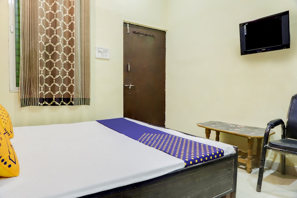 OYO 68615 Hotel Diksha Lodge, Shivpuri, Shivpuri