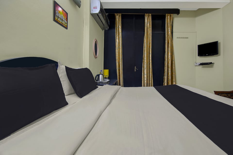 OYO 68628 Manraj B&B, Kalkaji Delhi, Delhi