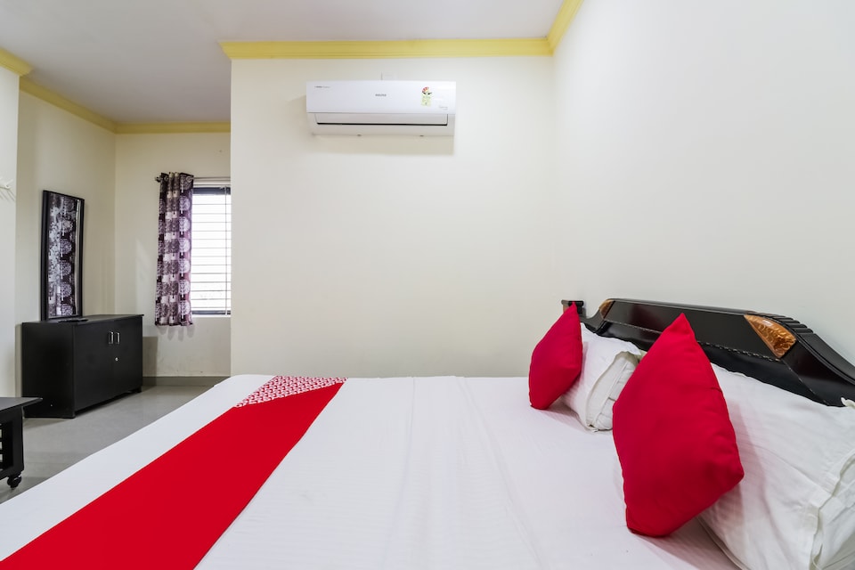 OYO 68631 Srikanya Residency, Nellore Bus Station-II, Nellore