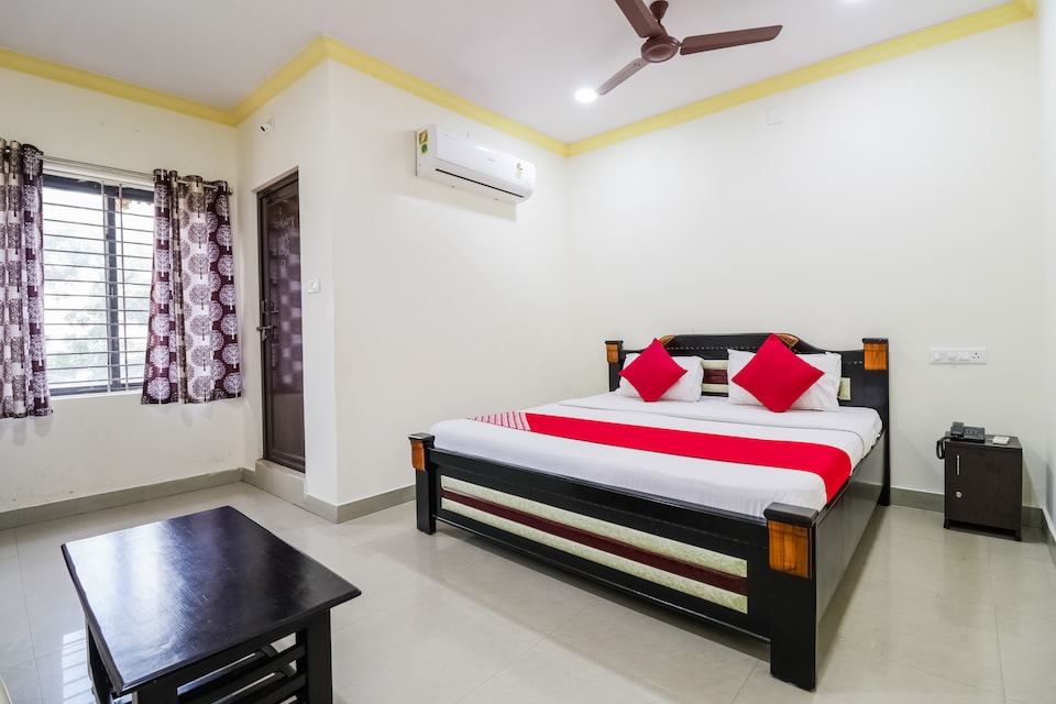 OYO 68631 Srikanya Residency, Nellore Bus Station-II, Nellore