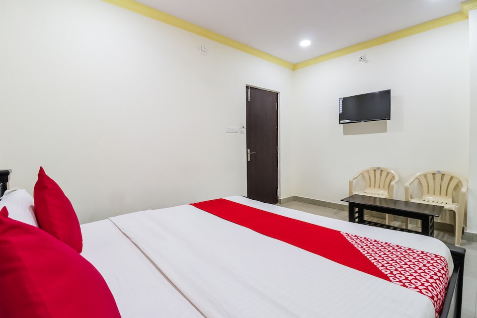 OYO 68631 Srikanya Residency, Nellore Bus Station-II, Nellore