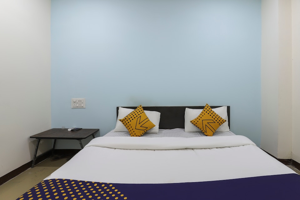 SPOT ON 68669 Hotel Krishna Palace, Chhani Jakatnaka, Vadodara