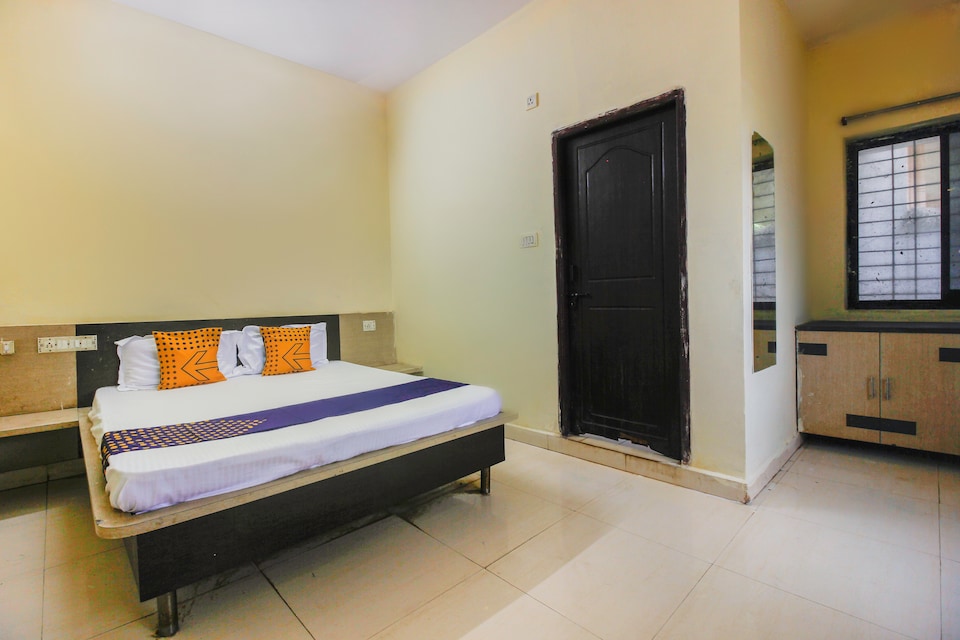 SPOT ON 68673 Rj Comfort Deluxe Lodge, Gachibowli, Hyderabad
