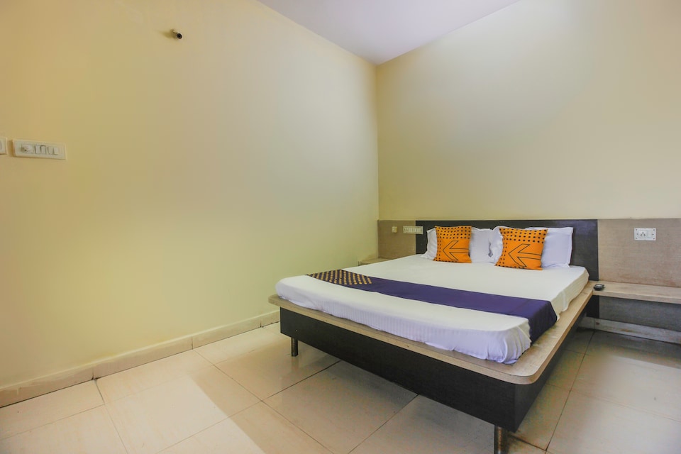 SPOT ON 68673 Rj Comfort Deluxe Lodge, Gachibowli, Hyderabad