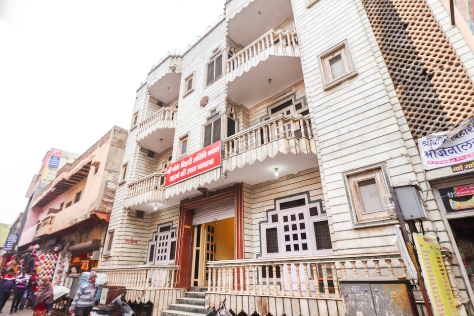 OYO 68682 Bankey Bihari Athithi Bhawan, Banke Bihari Mandir Vrindavan, Vrindavan
