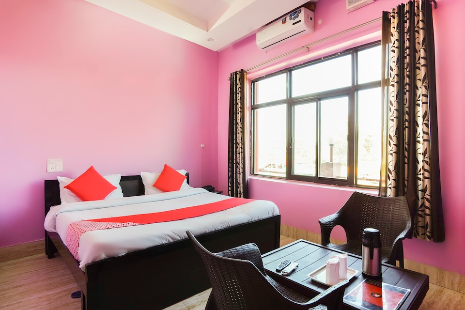 OYO 68701 Fun N Food, Una, Una