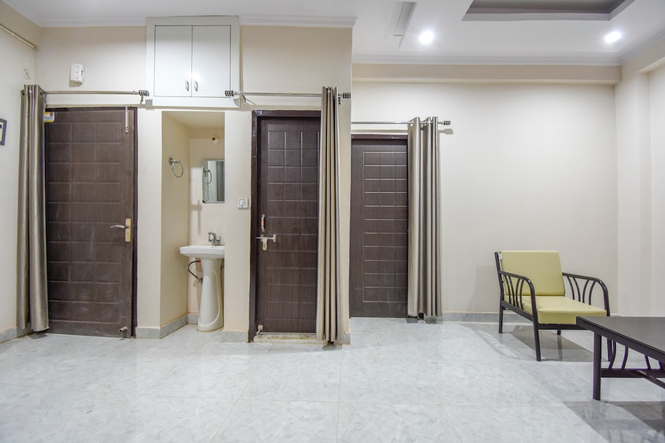 OYO Home 68766 Exquisite 2bhk Apartment Dehradun, Sahastradhara Road, Dehradun