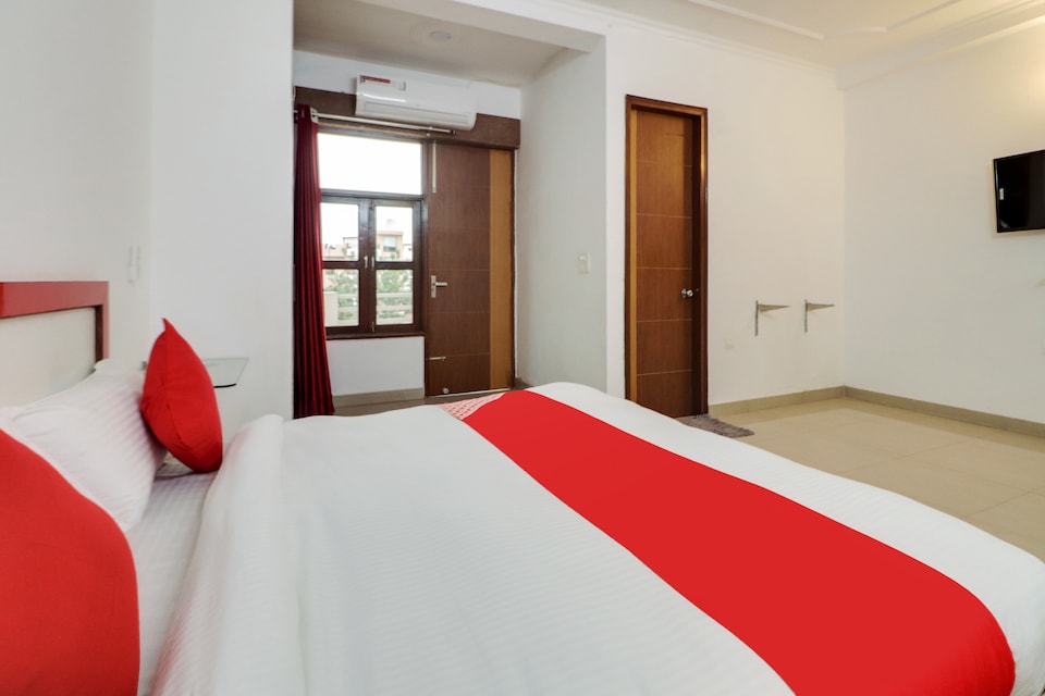 OYO 68782 Shankar Palace Residency, Golf Course Road, Gurgaon