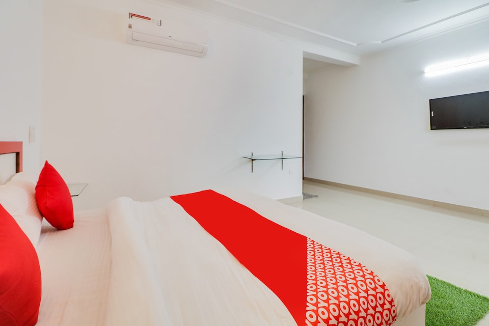 OYO 68782 Shankar Palace Residency, Golf Course Road, Gurgaon