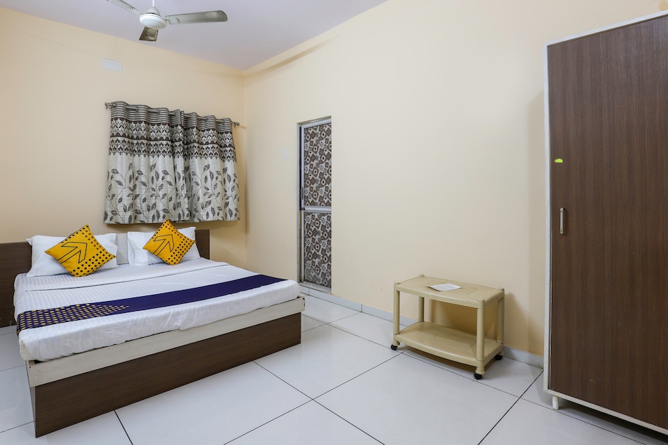 SPOT ON 68785 The Grand Rushi Hotel & Guest House, Gondal Road Rajkot, Rajkot