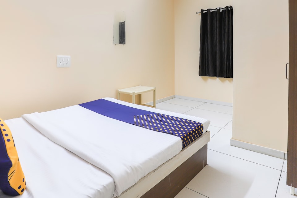 SPOT ON 68785 The Grand Rushi Hotel & Guest House, Gondal Road Rajkot, Rajkot