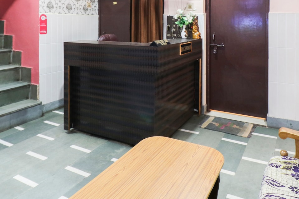 SPOT ON 68797 Safari Guest House, Godowlia, Varanasi