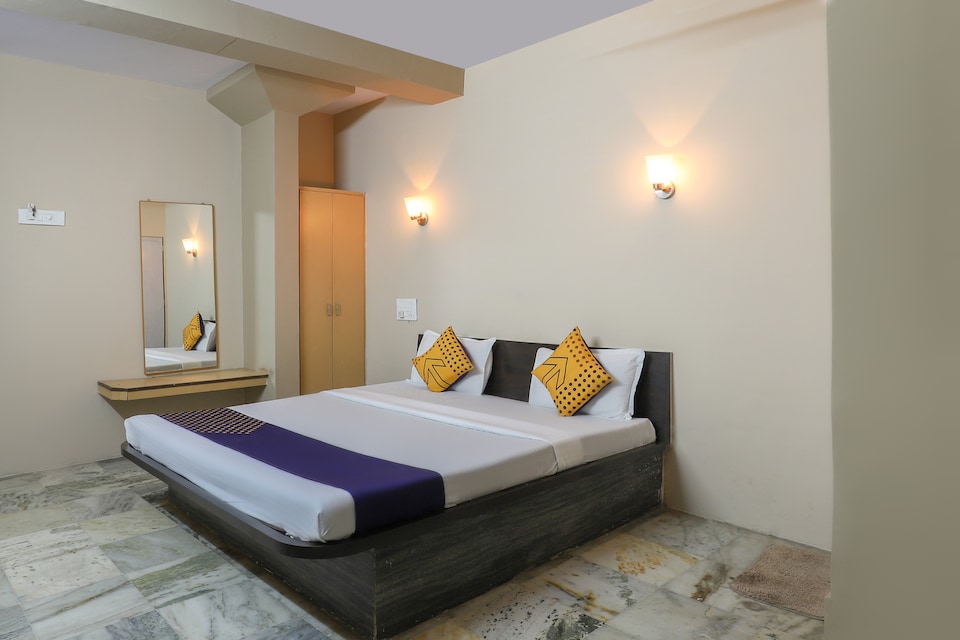 SPOT ON 68857 Hotel Madhuvanti, Junagadh, Junagadh