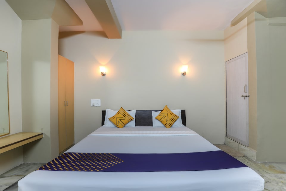 SPOT ON 68857 Hotel Madhuvanti, Junagadh, Junagadh