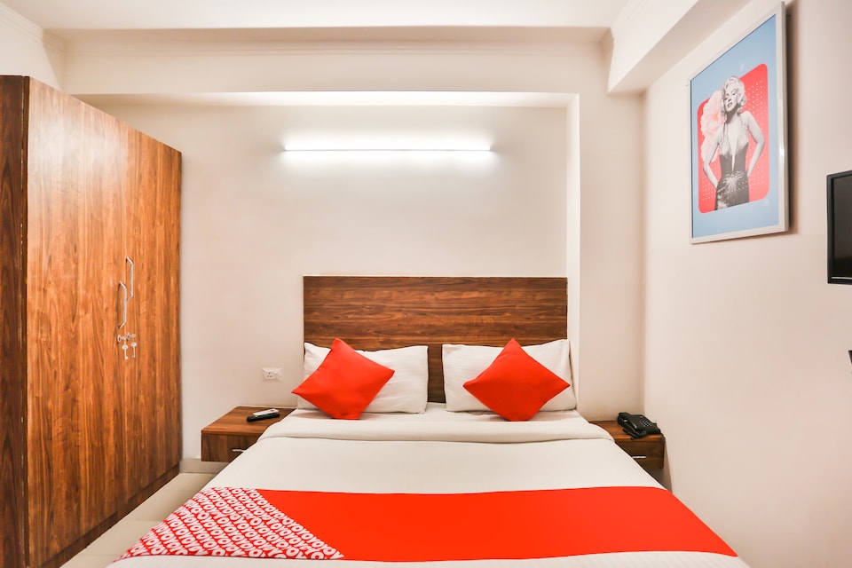 OYO 68860 Hotel Silver Stone, Anand Vihar Delhi, Delhi