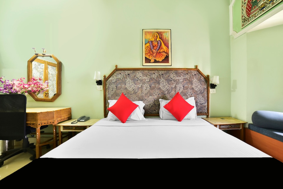 Capital O 68862 Hotel Samrat International, Patna Station, Patna
