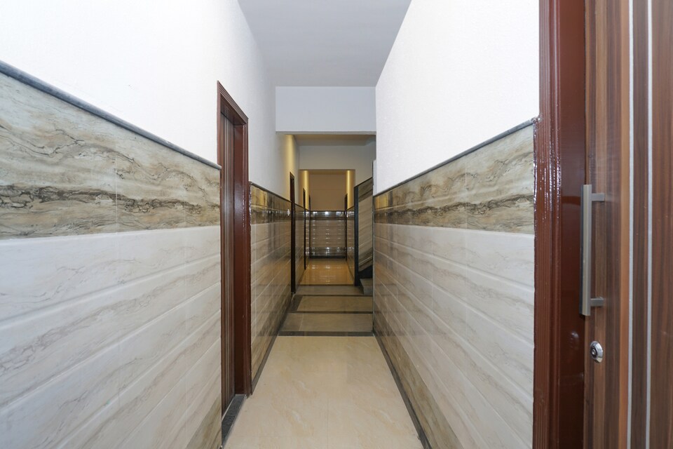 OYO Flagship Hotel Raj International, Ajwa Vadodara, Vadodara
