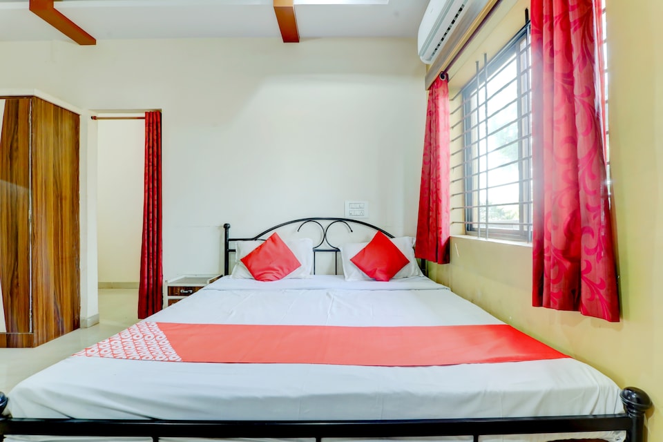 OYO 68887 Hotel Sangameshwar Lodging Boarding And Restaurant, Bijapur city, Bijapur
