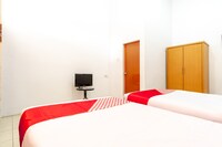 OYO 2777 Sleepover Sei Serayu