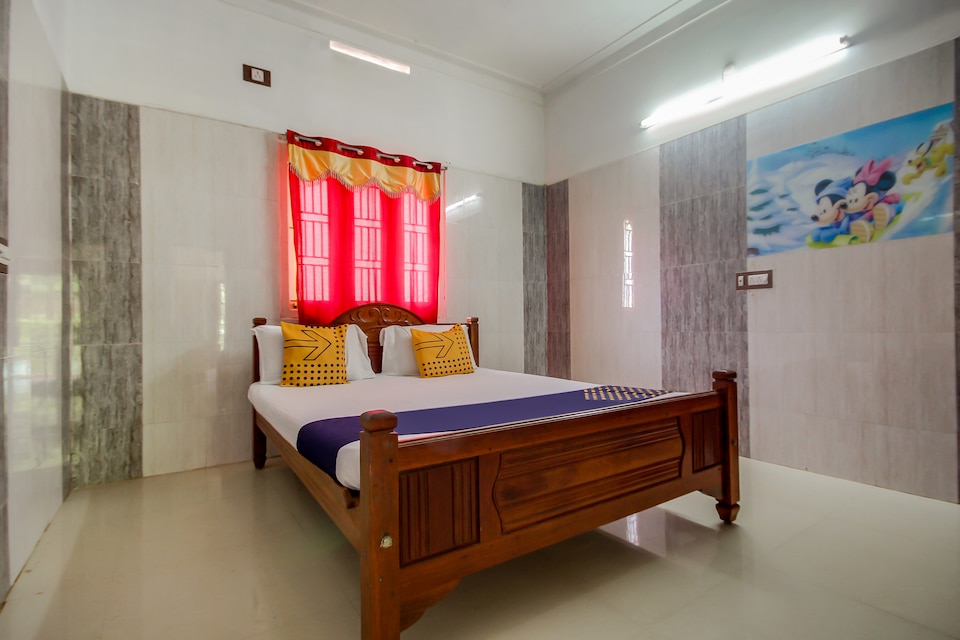 OYO 68900 Sree Cottage, Courtallam Main Falls, Courtallam