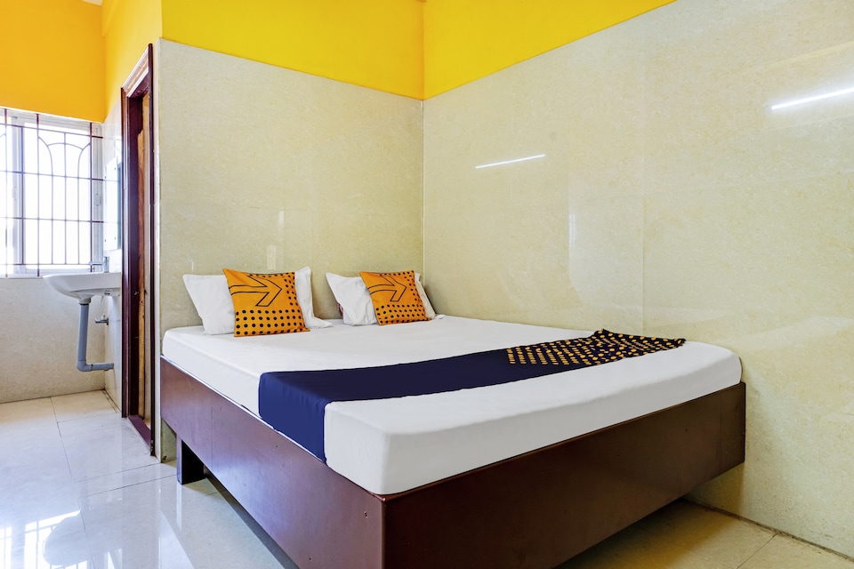 SPOT ON 68901 Prakash Lodge, Othakalmandapam, Coimbatore