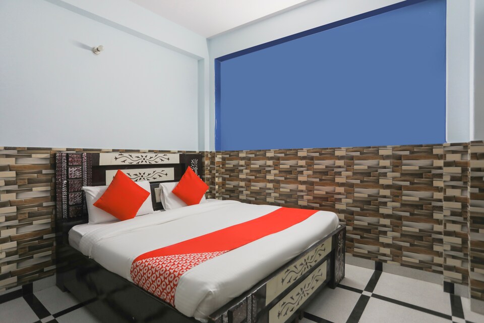 OYO 68928 Ranjan House 3, Noida Expressway SEZ, Noida