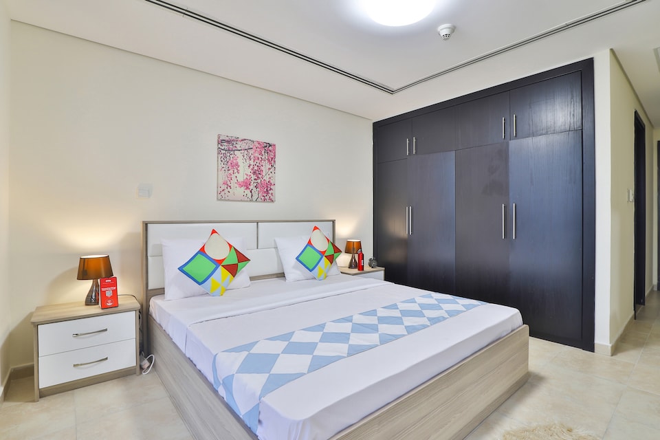OYO 431 Home GOLDCREST VIEWS 2, 2BHK, Jumeirah Lake Towers Dubai, Dubai