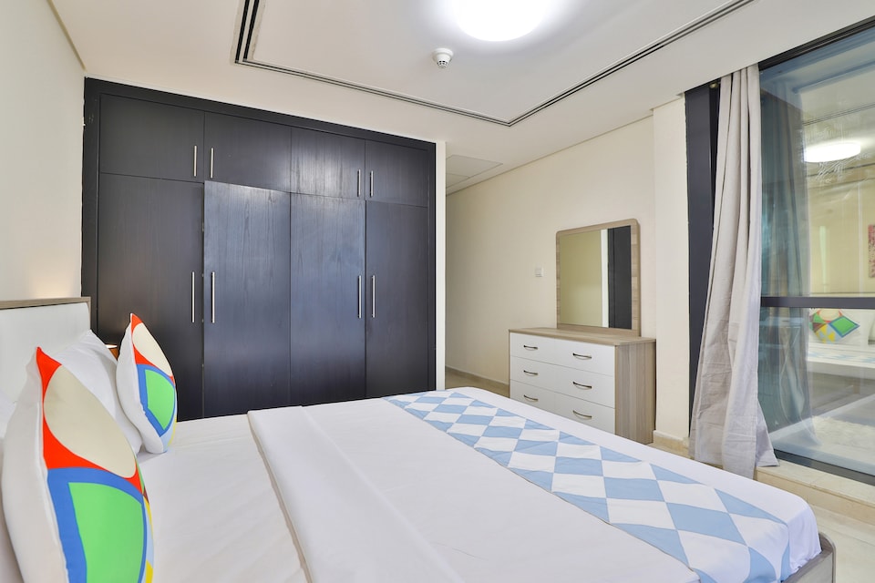 OYO 431 Home GOLDCREST VIEWS 2, 2BHK, Jumeirah Lake Towers Dubai, Dubai