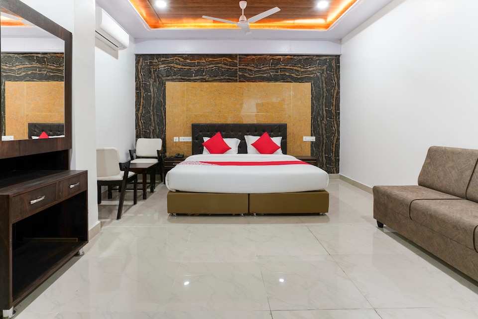 Hotel O Raghavendra Residency, Nakkalagutta Hanamkonda Warangal, Warangal
