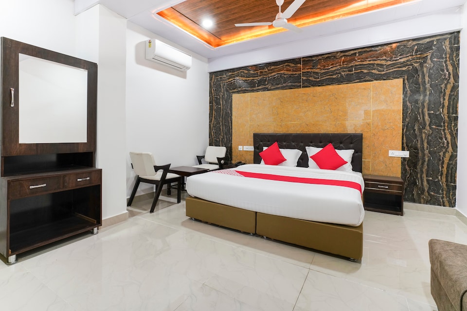 Hotel O Raghavendra Residency, Nakkalagutta Hanamkonda Warangal, Warangal