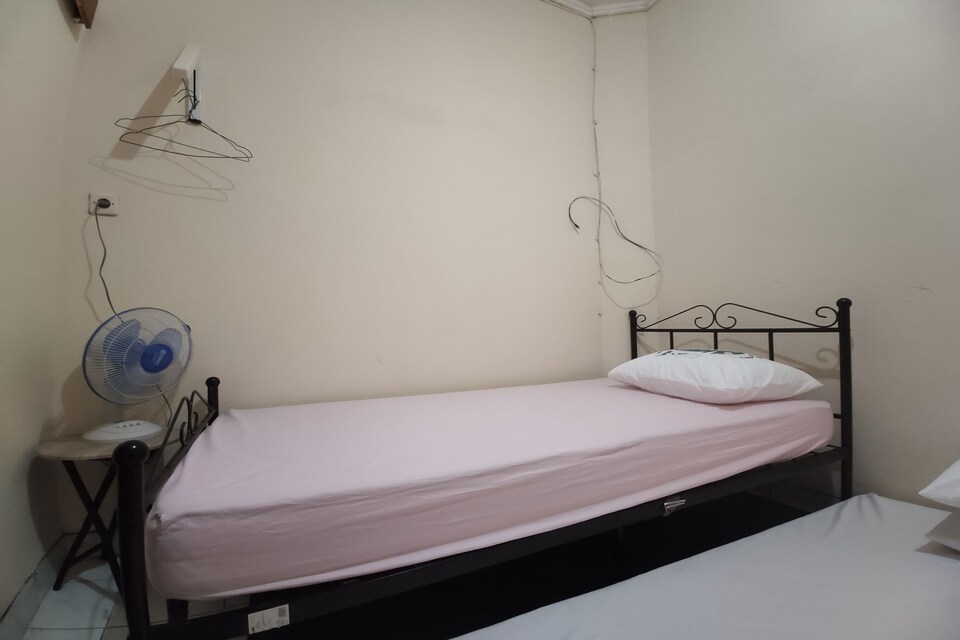 SPOT ON 2789 Omah Jenitra Syariah, Solo Barat, Solo