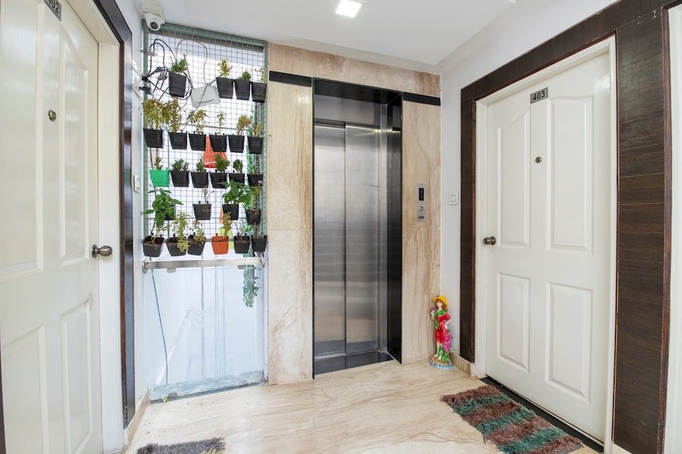 Capital O The Blueberry's Near Lalbagh Botanical Garden, Koramangala Forum Mall, Bangalore