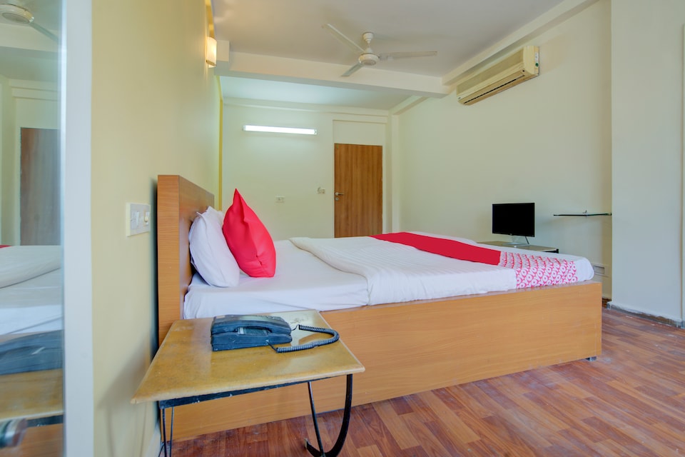 OYO 68986 New Taj Hotel, Karjat city, Karjat