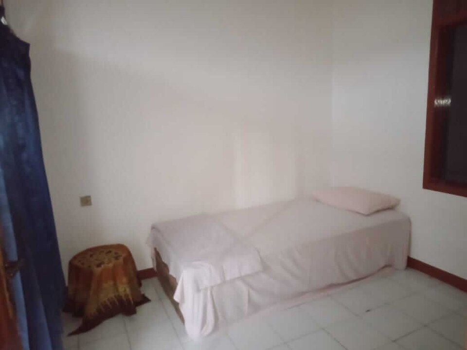 SPOT ON 2800 Kos Bu Darma Syariah, Antapani, Bandung