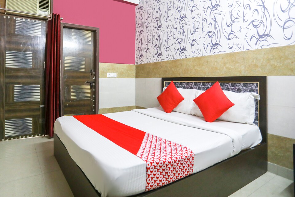 OYO 69003 Elite Hotel Dharma Inn, Noida Expressway SEZ, Noida