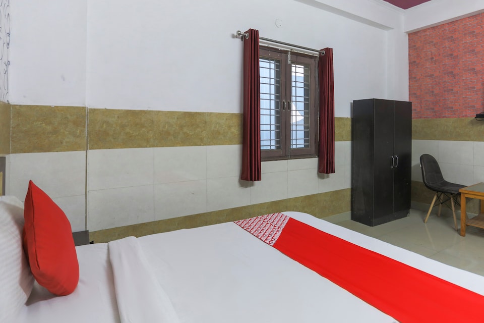 OYO 69003 Elite Hotel Dharma Inn, Noida Expressway SEZ, Noida