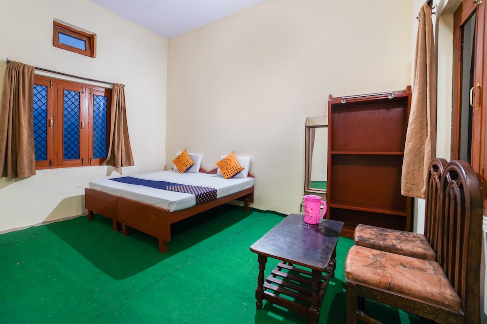OYO 69032 Minakshi Logde, Kausani, Kausani