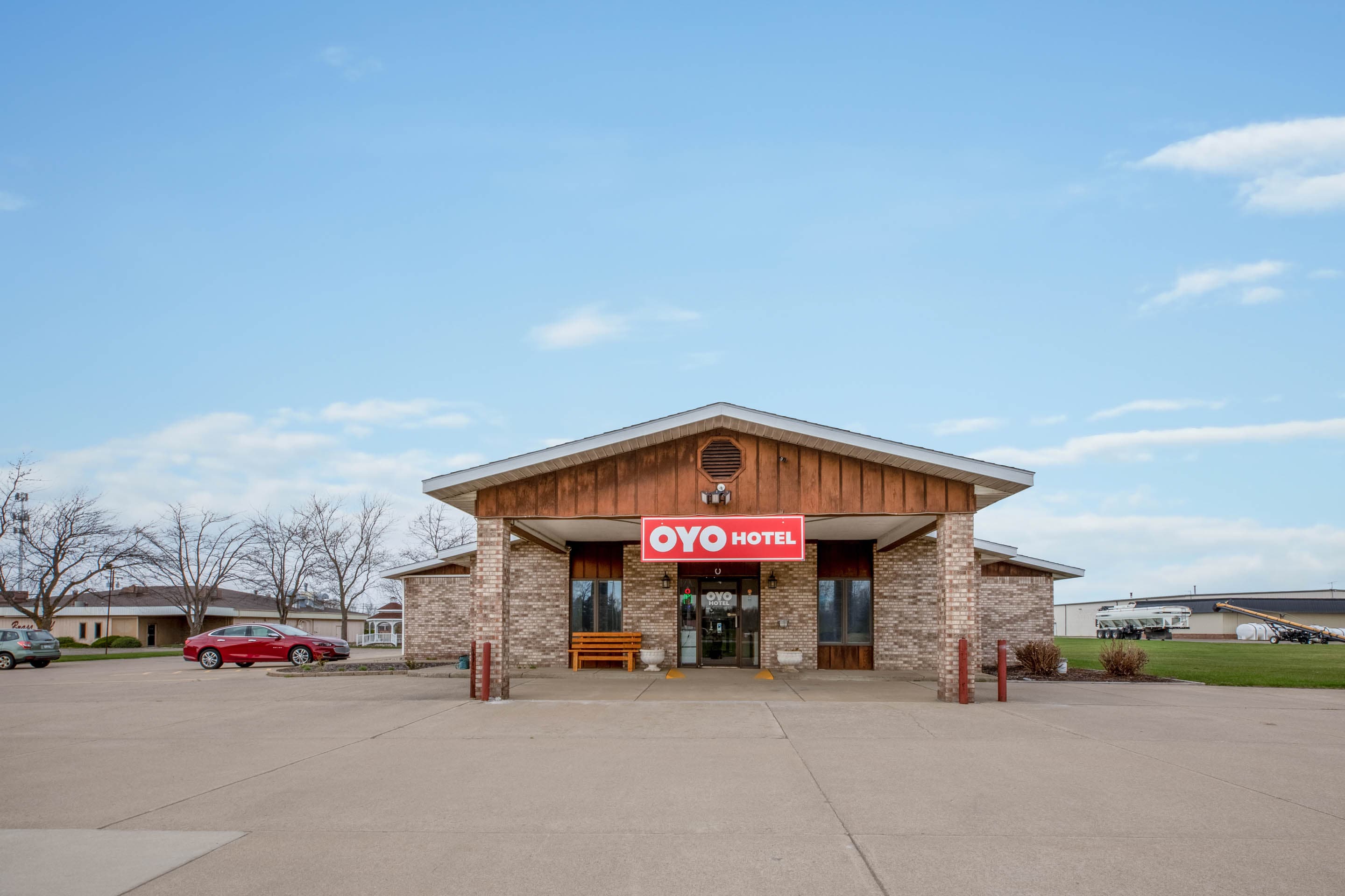 OYO Hotel Chesaning Route 52 & Hwy 57 in Chesaning MI Book 68 and