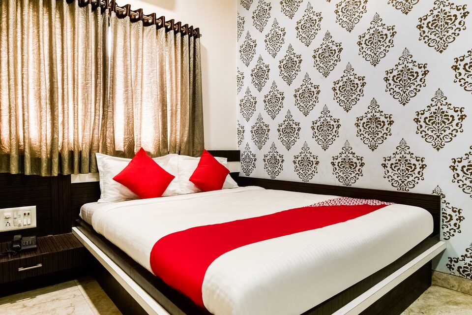 OYO 69080 Radhey Plaza, Dhule, Dhule