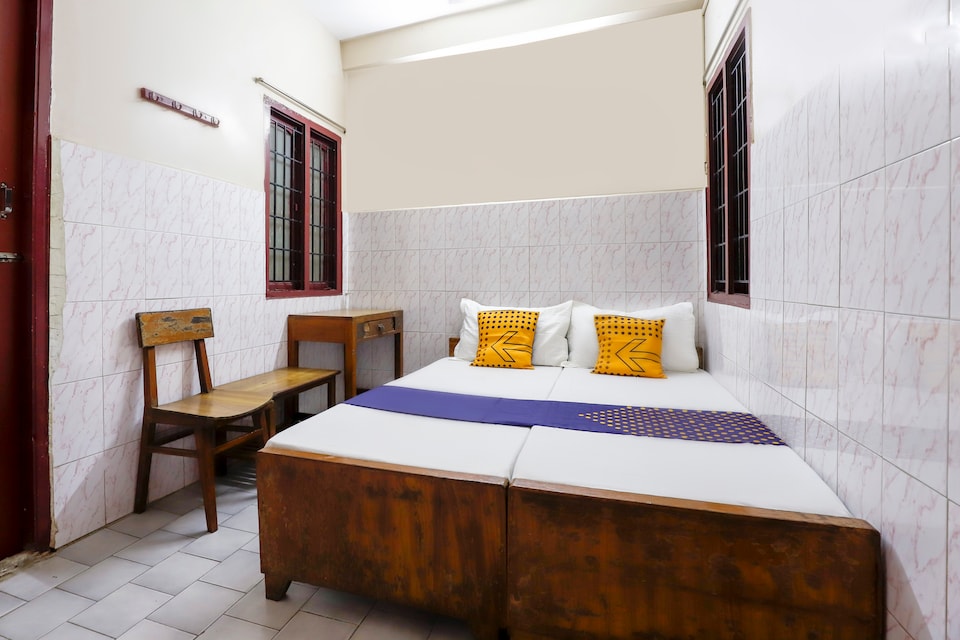 SPOT ON 69105 Breeze Lodge, Central Chennai, Chennai