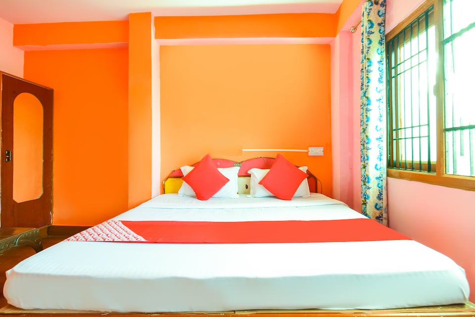 OYO 69119 Hotel Pushpak, The Mall Road-Shimla, Shimla