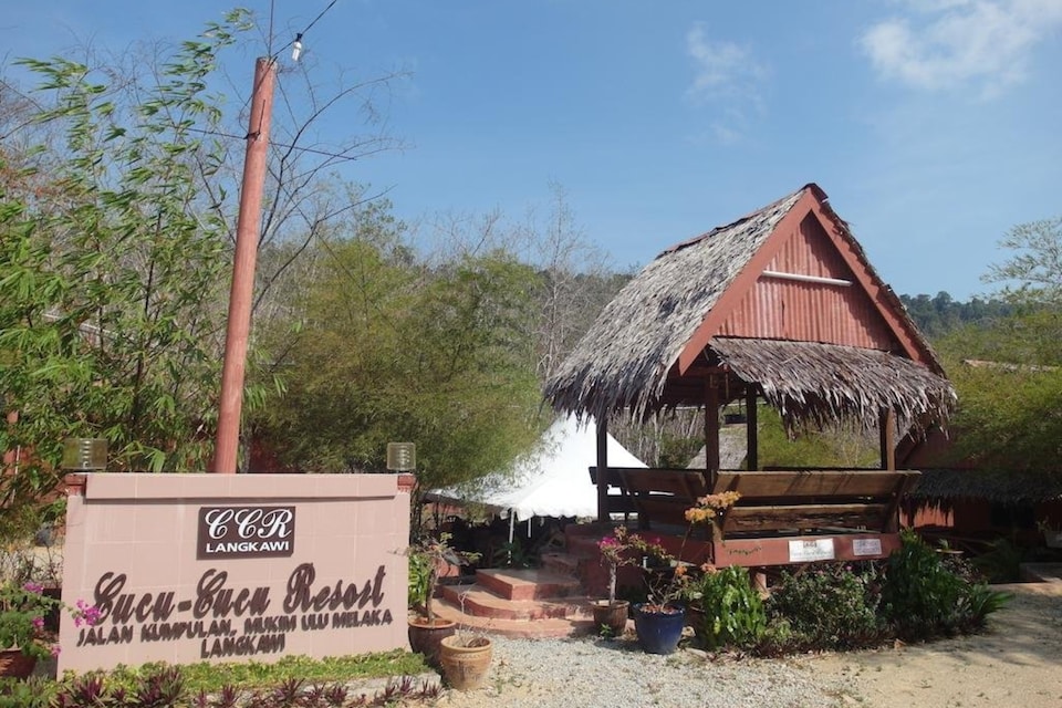 OYO 89815 Cucu Cucu Village Chalet, Langkawi Central, Langkawi