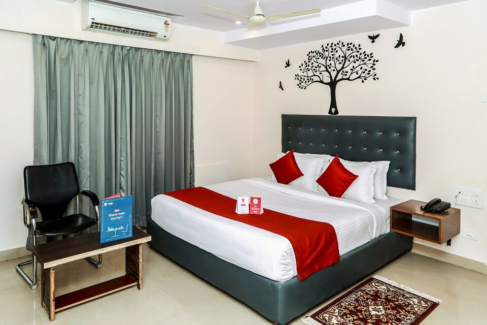 OYO 5677 The Social Grand, MG Road Vijayawada, Vijayawada
