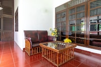 OYO Living 2843 Raz House Syariah