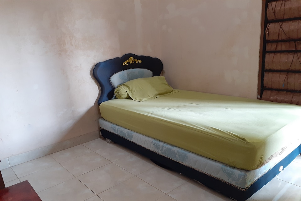 SPOT ON 2846 Kost Faza, Simpang Priuk, Lubuk Linggau