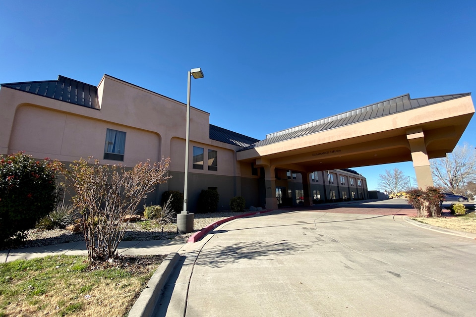 OYO Hotel Clovis NM Hwy 60, C88101, Clovis NM