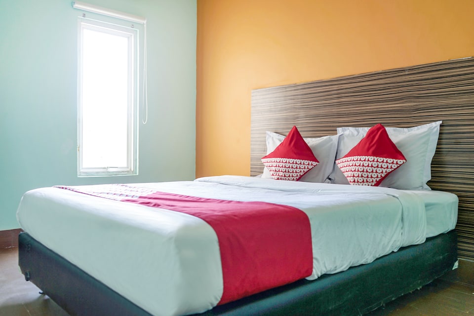 OYO 2849 Almira Homestay, Maricaya, Makassar